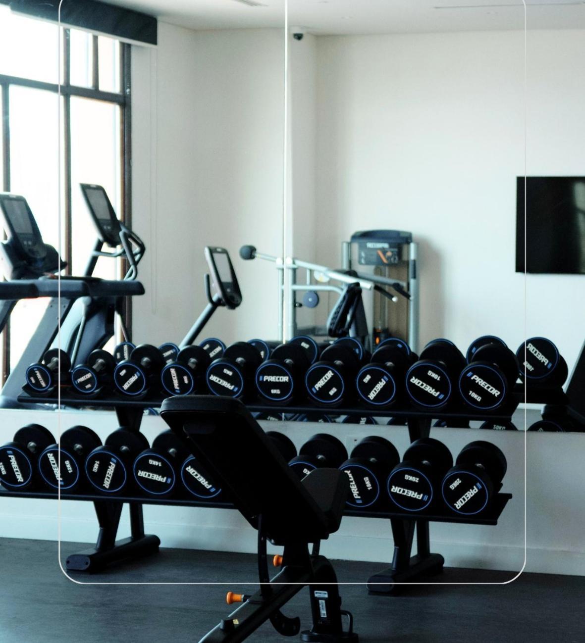 Mina Hotel And Residences By The Torch Ad-Dauha Zewnętrze zdjęcie A set of dumbbells
