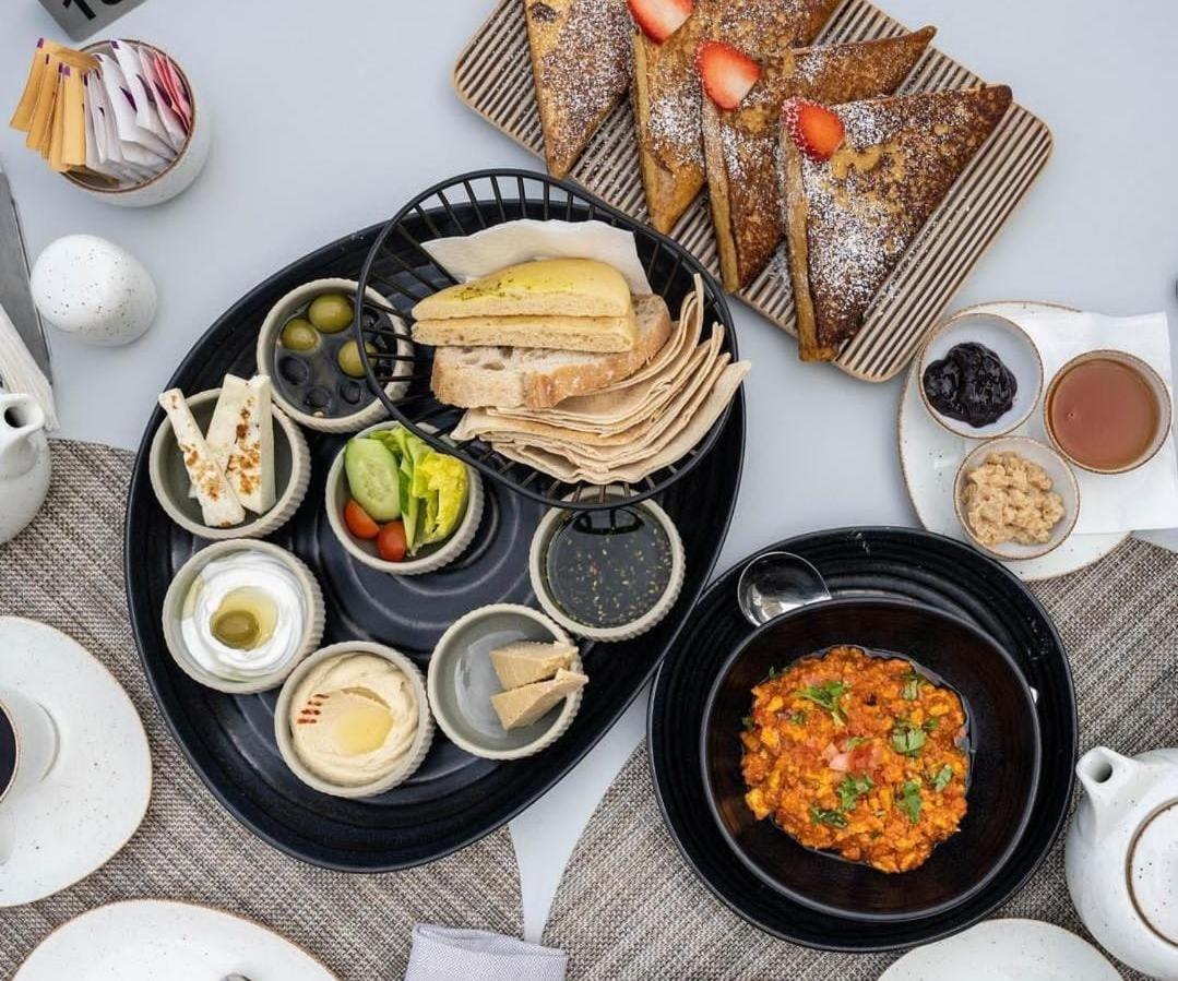 Mina Hotel And Residences By The Torch Ad-Dauha Zewnętrze zdjęcie Israeli breakfast