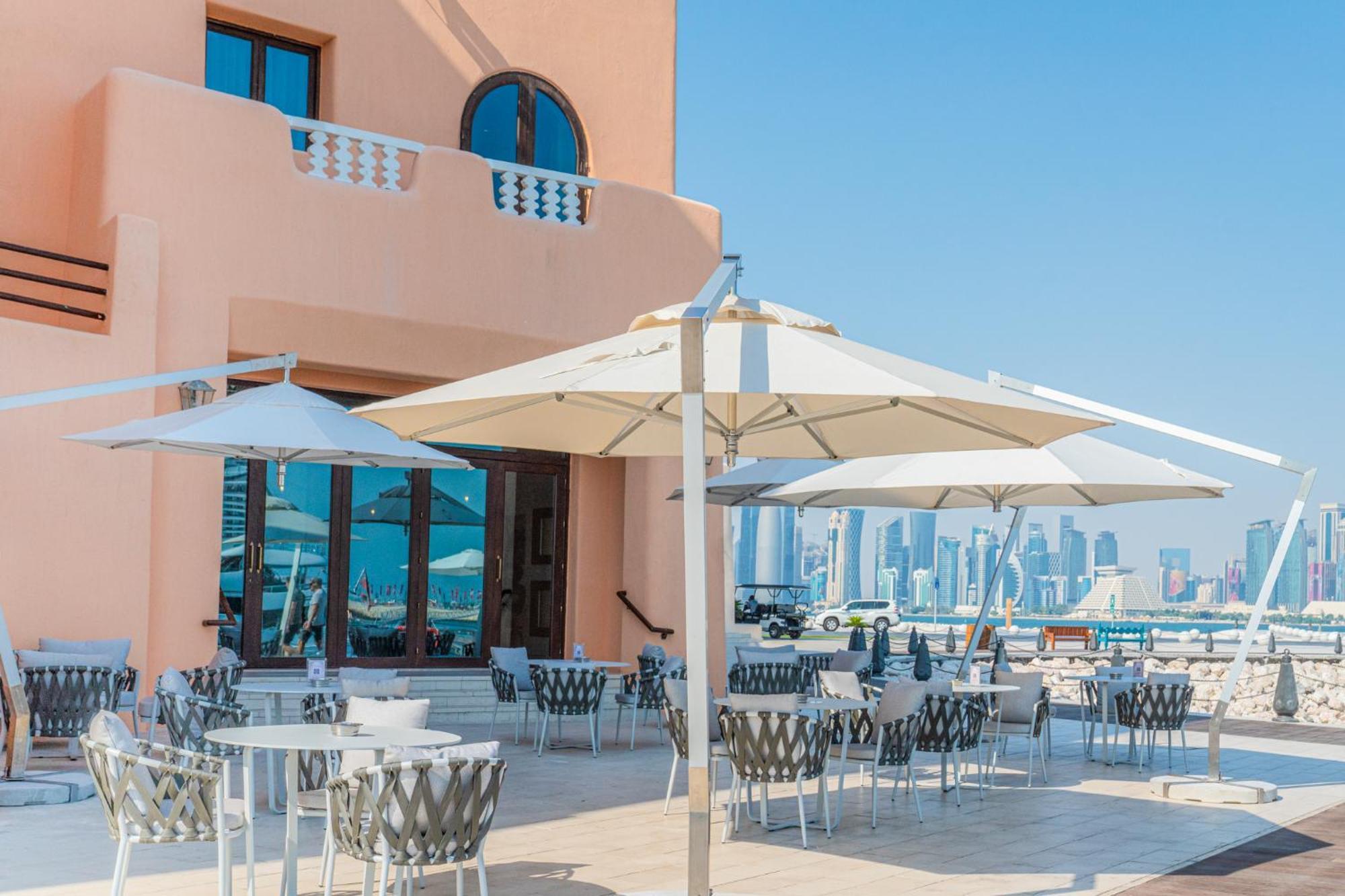 Mina Hotel And Residences By The Torch Ad-Dauha Zewnętrze zdjęcie A patio umbrella